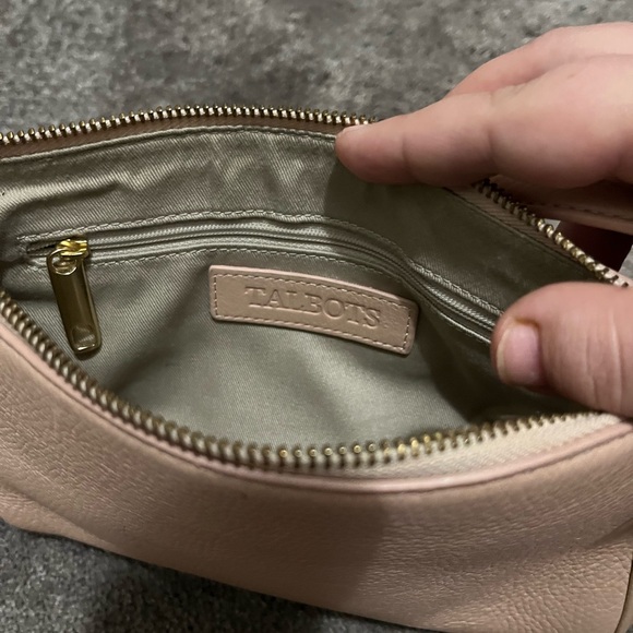 Cream Shoulder Bag with Smooth Leather Material and Compact Size - Picture 4 of 8